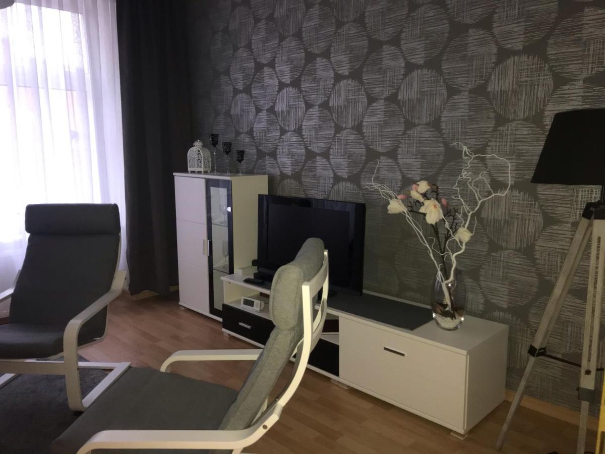 Ferienwohnung Am Schlossparkcenter Schwerin  Ngoại thất bức ảnh